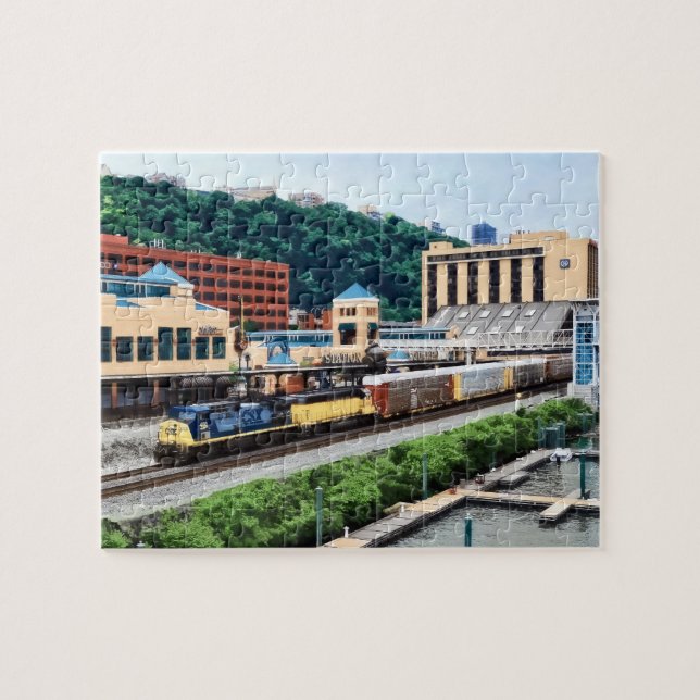 Quebra-cabeça Pittsburgh PA - Trem Passando pela Station Square (Horizontal)