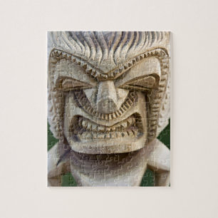 Quebra-cabeça Polinésia, Reino de Tonga. Close-up de tiki