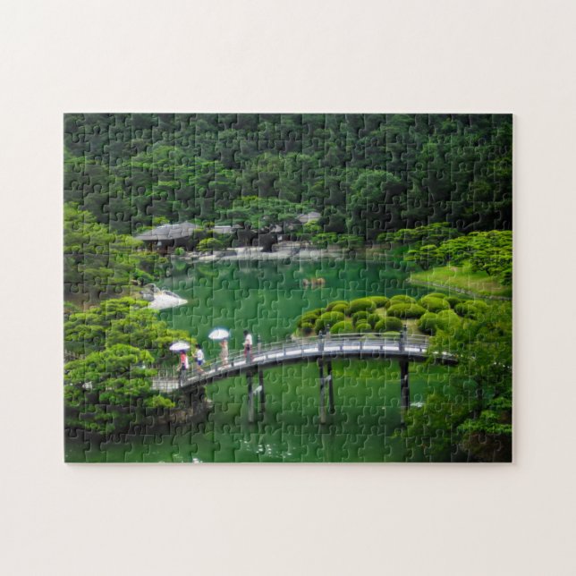 Quebra-cabeça Ponte Arch na Floresta Japonesa e Lago (Horizontal)