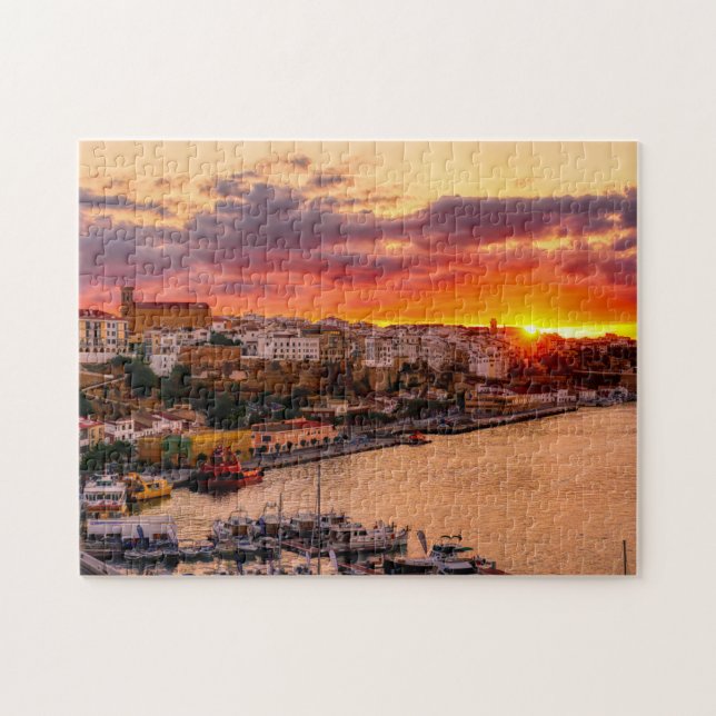 Quebra-cabeça Pôr do sol sobre o porto de Mahon - Menorca, Espan (Horizontal)