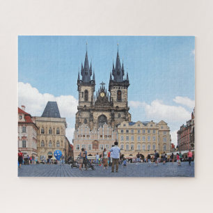 Quebra-cabeça Praga. Praça da cidade e igreja velhas de Tyn