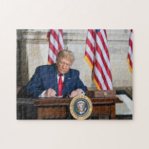 Quebra-cabeça Presidente Donald J. Trump na mesa