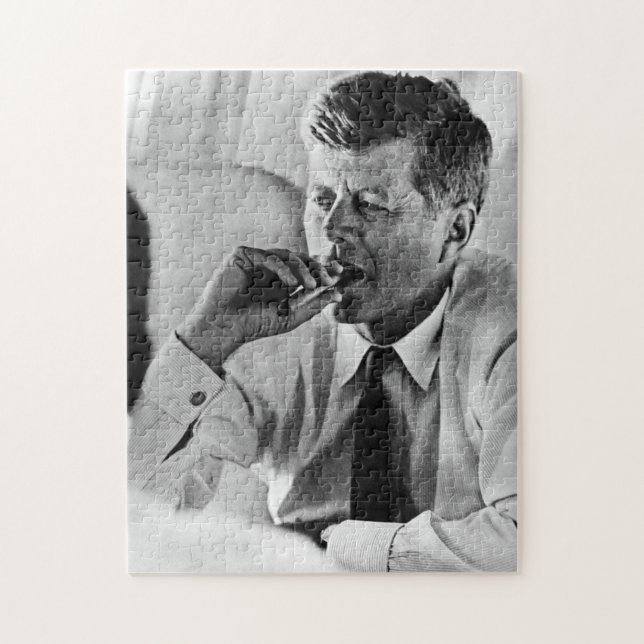 Quebra-cabeça Presidente John F Kennedy Fumando (Vertical)