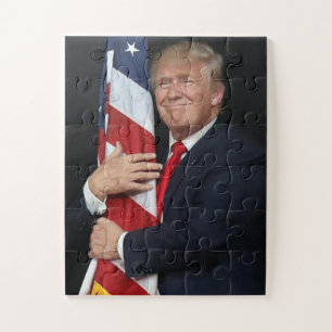 Quebra-cabeça Presidente Trump Abraçando a Bandeira Americana
