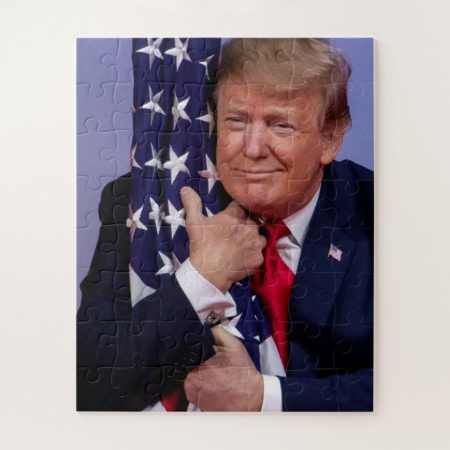 Quebra-cabeça Presidente Trump Hugging Bandeira Americana (Vertical)