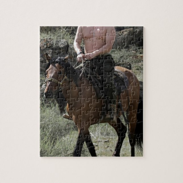 Quebra-cabeça Putin descamisado monta um cavalo (Vertical)