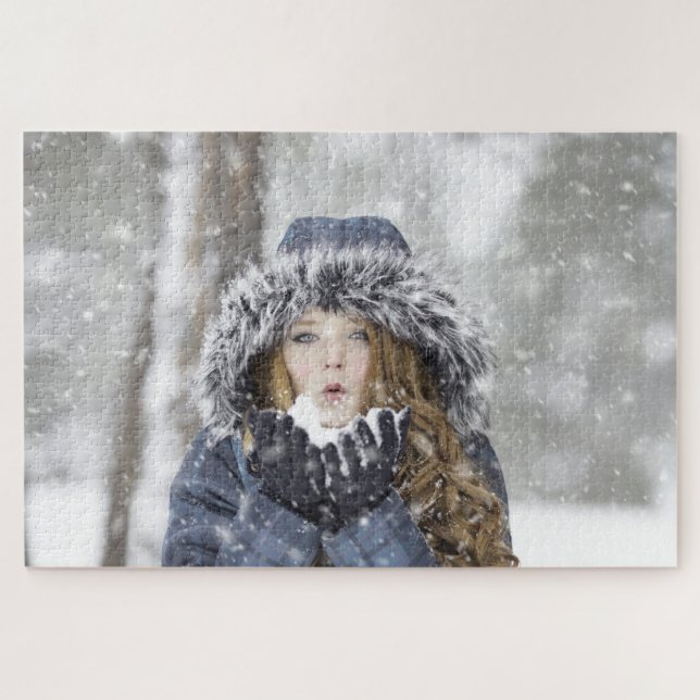 Quebra-cabeça Rapariga num Casaco de inverno com neve (Horizontal)