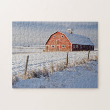 Red Barn antigo na Wonderland de inverno