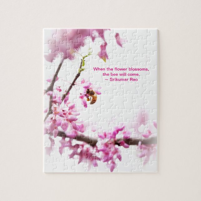 Quebra-cabeça Redbud & honeybee no Springtime (Vertical)