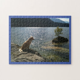 Quebra-cabeça Retriever de ouro perto de Pond em um Quebra-cabeç