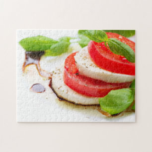 Quebra-cabeça Salada de Caprese. Fatias do tomate e da mussarela