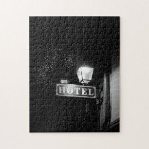 Quebra-cabeça Sinal de hotel Vintage, luz de rua e muitas luzes