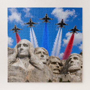 Quebra-cabeça Sobrevôo de Avião de Combate no Monte Rushmore
