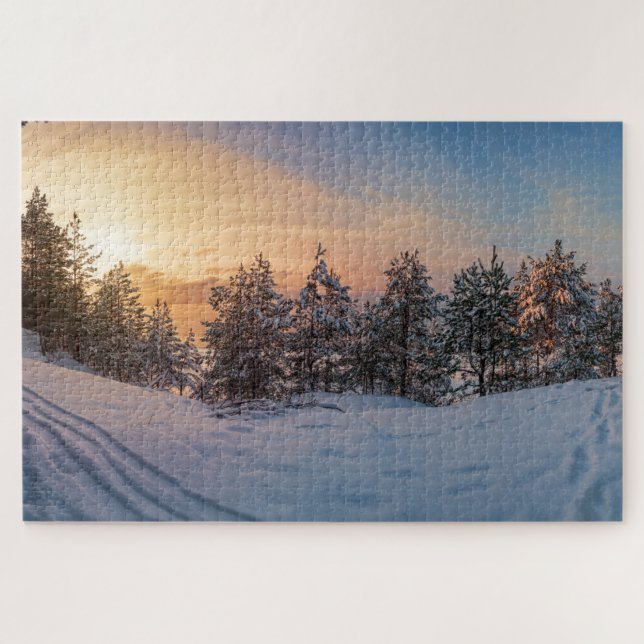 Quebra-cabeça Sunset sobre floresta de neve congelada perto do m (Horizontal)