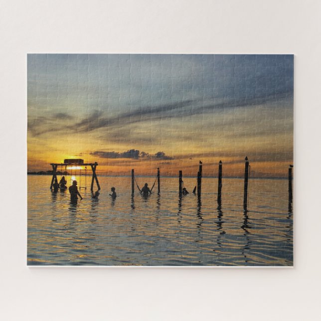 Quebra-cabeça Sunset with Wooden Posts in Water (Horizontal)