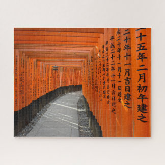 Quebra-cabeça Torii Gates do Santuário de Fushimi Inari perto de