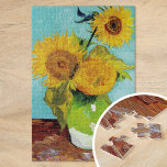 Quebra-cabeça Três girassóis | Vincent Van Gogh<br><div class="desc">Três girassóis (1888) pelo artista holandês Vincent Van Gogh. A pintura de arte original é um óleo na canvas que representa uma vida estática de girassóis amarelos brilhantes contra um fundo de turquesa. 

Use as ferramentas de design para adicionar texto personalizado ou personalizar a imagem.</div>