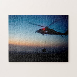 Quebra-cabeça U.S. Marinho MH-60S Seahawk no crepúsculo