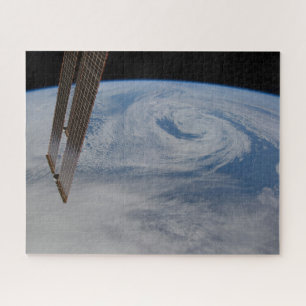 Quebra-cabeça Um Sistema De Baixa Pressão Atlântico De Médio.