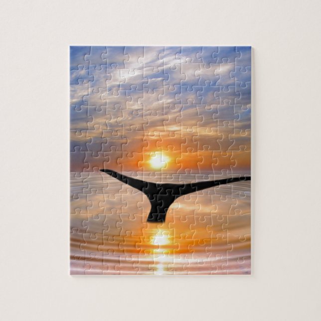 Quebra-cabeça Uma baleia rabeia no pôr do sol (Vertical)