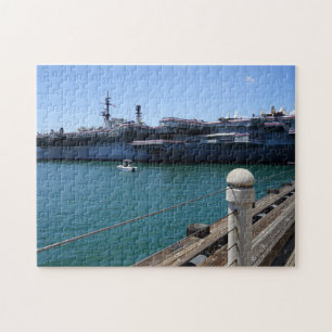 Quebra-cabeça USS Midway no porto de San Diego