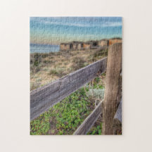 Velho muro de praia robusto