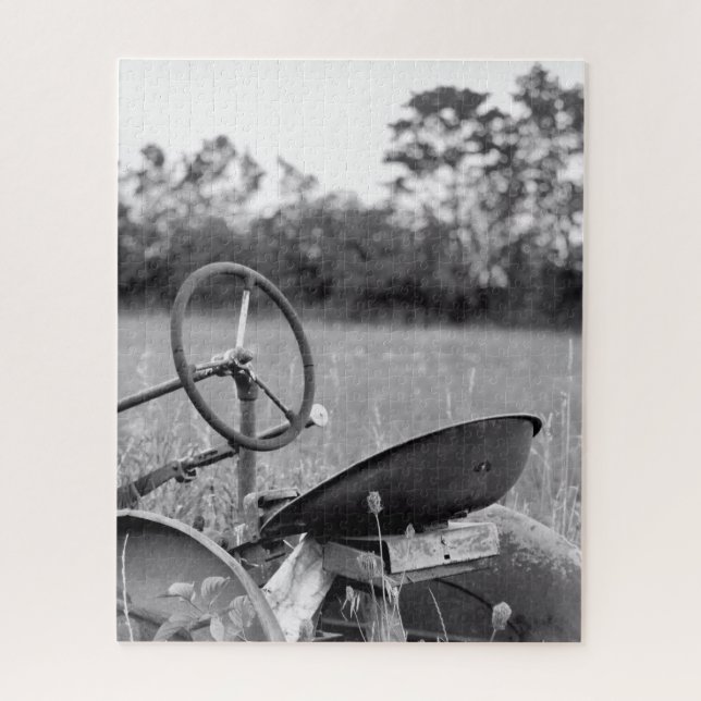 Quebra-cabeça Velho Trator na Grama Longa (Vertical)