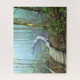 Quebra-cabeça Vencendo Escadas de Madeira Através das Florestas