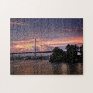 Quebra-cabeça Veteranos Glass City Skyway Bridge no Sunset