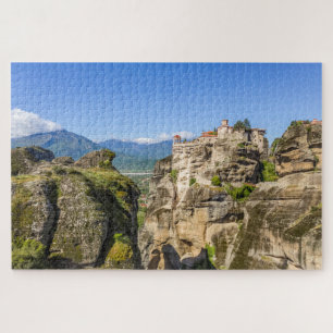 Quebra-cabeça vista sobre um dos mosteiros de Meteora, Grécia