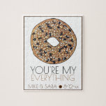 Quebra-cabeça Você é o meu favorito do casamento de Bagel Foodie<br><div class="desc">A design apresenta uma ilustração original de um delicioso bagel de tudo, revestido de sementes de papoila, sementes de sésamo, flocos de cebola, sal e muito alho. Tal como o que foi feito pela padaria local! Ideal para um casamento ou favor de festa de noivado. Apenas personalize com sua informação....</div>