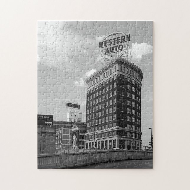 Quebra-cabeça Western Auto Sign Black & White Architecture Photo (Vertical)