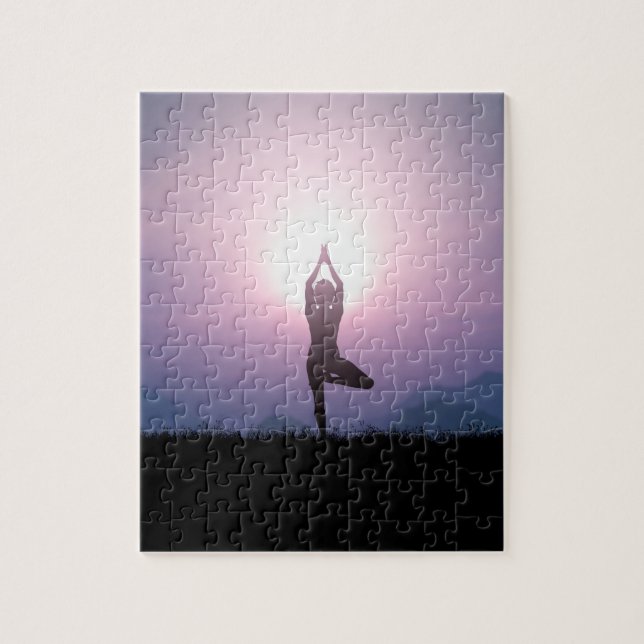 Quebra-cabeça Yoga Pose da Árvore Vrksasana Preto Roxo (Vertical)