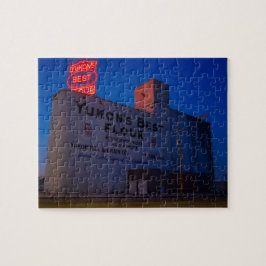 Quebra-cabeça Yukon' Best Flour Mill Neon Sign At Dusk