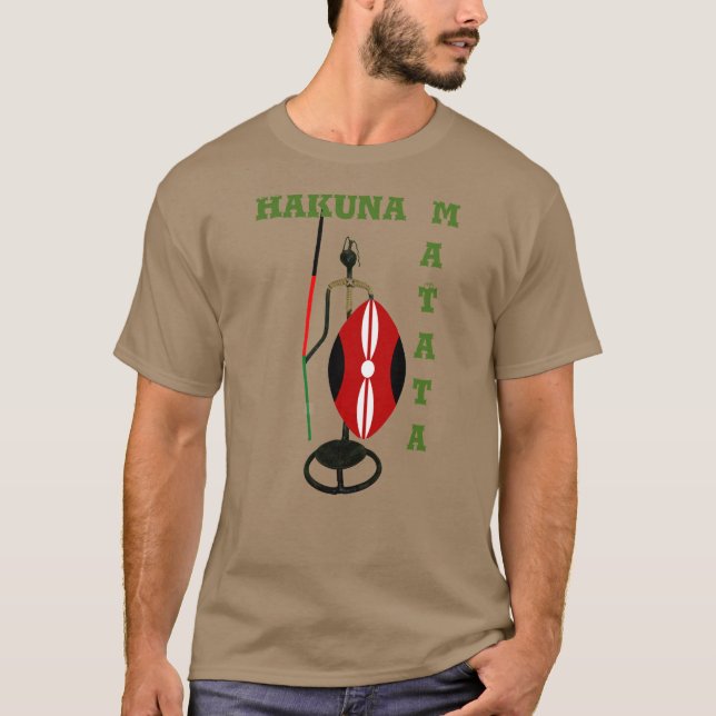 Quênia Mara Safari - Modelo de Camisa Escura Básic (Frente)
