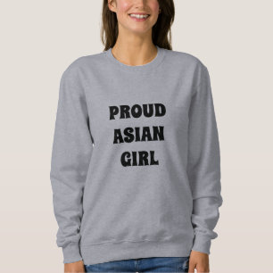Rapariga Asiática Orgulhosa, Camiseta Negra