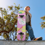 Rapariga Colorida skate<br><div class="desc">Perfeito para o aniversário da filha! Um skate indecente e colorido em cores pastéis. Visite nossa coleção Girls Skateboards no Zazzle para ver mais designs em Creativeskates.</div>