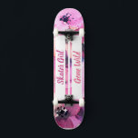 Rapariga de skater desceu do skate selvagem<br><div class="desc">Deem os pés neste conselho de Skater vencedor! Torne este skate seu próprio conteúdo adicionando seu texto. Para acessar ferramentas avançadas de edição, vá para "Personalizar este modelo" e clique em "Detalhes", role para baixo e pressione o link "clicar para personalizar mais". Ideal para qualquer ocasião como aniversário ou graduação,...</div>