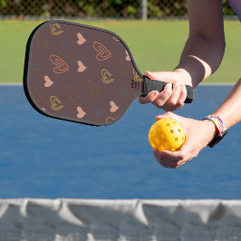 Raque de Pickleball com Coração em Fundo Marrom