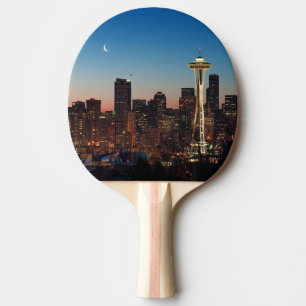 Raquete De Ping Pong A bandeira americana voa entre a lua da ascensão