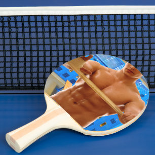 Raquete De Ping Pong CamisaSlipperyJoe do homem musculoso sem abs peito