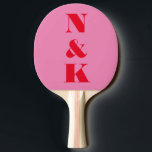 Raquete De Ping Pong Casal Moderno Negrito Monograma Vermelho Rosa Pers<br><div class="desc">Torne suas noites de jogo muito especiais com este pá-pingue-pongue ousado e moderno, com um monograma de casal personalizado em tons rosa e vermelhos gritantes. A design elegante mostra suas iniciais em uma fonte na moda, minimalista, criando um toque personalizado para qualquer casal. Perfeito para casamentos, aniversários, ou apenas por...</div>