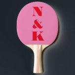 Raquete De Ping Pong Casal Moderno Negrito Monograma Vermelho Rosa Pers<br><div class="desc">Torne suas noites de jogo muito especiais com este pá-pingue-pongue ousado e moderno, com um monograma de casal personalizado em tons rosa e vermelhos gritantes. A design elegante mostra suas iniciais em uma fonte na moda, minimalista, criando um toque personalizado para qualquer casal. Perfeito para casamentos, aniversários, ou apenas por...</div>
