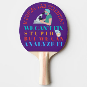 RAQUETE DE PING PONG CIENTISTA DO LABORATÓRIO MÉDICO NÃO CONSEGUE CO