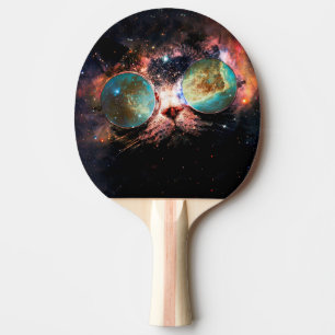 Raquete De Ping Pong Gato minimalista com óculos de sol no espaço