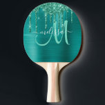 Raquete De Ping Pong Glitter De Linho Girassol Monograma De Metal Bruta<br><div class="desc">Adicione um toque de brilho e brilho ao seu jogo com esta elegante pá-pingue-pongue personalizada. Este modelo de design chic apresenta um grande monograma de script aqua e seu nome em branco para personalizar sobre um fundo de textura metálica esfregada teal, acentuado por uma borda de brilho falsa. Um presente...</div>