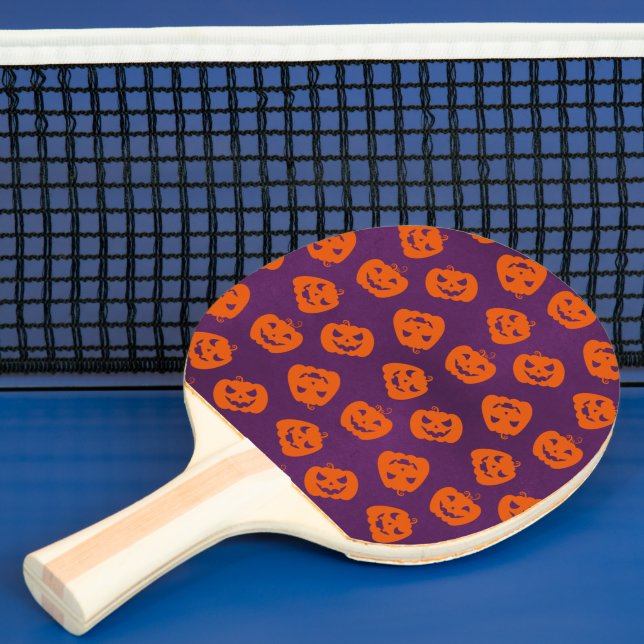 Raquete De Ping Pong Halloween Pumpkins sobre o padrão de fundo roxo (Insitu)