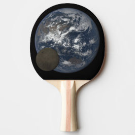 Raquete De Ping Pong Lua em frente à imagem DSCOVR