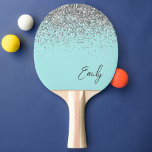 Raquete De Ping Pong Monograma de Prata Leve Azul Aqua<br><div class="desc">Prata Azul Aqua Azul Teal Glitter Monograma Nome Ping Pong Paddle. Isto faz o doce e perfeito aniversário de 16 anos,  casamento,  chá de panela,  aniversário,  chá de fraldas ou festa de solteira presente para alguém que ama luxo de luxo e estilos quíticos.</div>