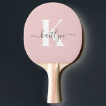 Raquete De Ping Pong Monograma de Script de Cinza Cor-de-Rosa Elegante<br><div class="desc">Este simples e elegante pântano rosa pingue-pongue com seu primeiro nome em uma letra de texto de tendência em cinzas e seu primeiro início em uma fonte moderna de boné em branco é perfeito para você. É na moda e moda e,  no entanto,  muito clássico. É único,  como você!</div>